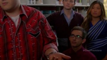 La robe bleue de Tina Cohen-Chang (Jenna Ushkowitz) dans Glee S06E02