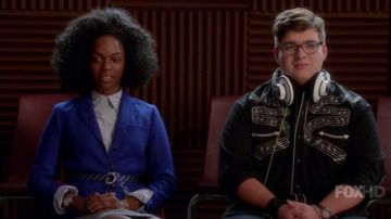 La chemise notes de musique de Roderick (Noah Guthrie) dans Glee S06E02