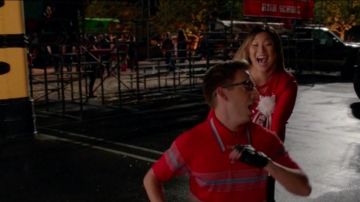 El vestido rojo de Tina Cohen-Chang (Jenna Ushkowitz) en Glee S06E02