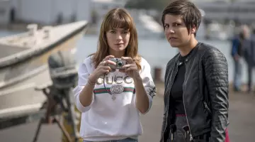 Sofia (Britt Robertson) White Gucci Tee as seen in Girlboss