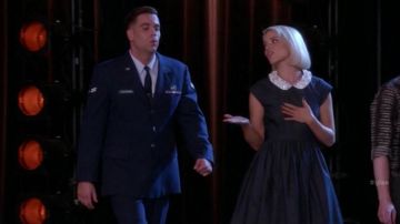 La robe bleu col à strass de Quinn Fa­bray (Dianna Agron) dans Glee S06E03