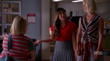 Falda plisada de Tina Cohen-Chang (Jenna Ushkowitz) en Glee S06E03