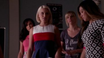 Camiseta "Volé aquí en mi unicornio" de Brittany Pierce (Heather Morris) dans Glee (Saison 6 Episodio 3)