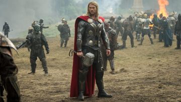 The hammer Mjöllnir of Thor (Chris Hemsworth) in Thor : the dark world, The