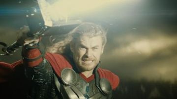 The hammer emblematic of Thor (Chris Hemsworth) in Thor : the dark world, The