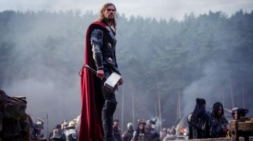 The replica of the Mjöllnir of Thor (Chris Hemsworth) in Thor : the dark world, The