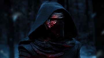 le casque de Kylo Ren (Adam Drvier) dans Star Wars VII : Le réveil de la Force