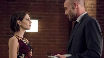 The dress Alice + Olivia Thea Queen (Willa Holland) on the anniversary of Oliver in Arrow S05E22