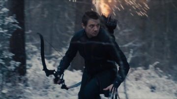 Arco de Clint Barton / Ojo de Halcón (Jeremy Renner) en Avengers: Age of Ultron