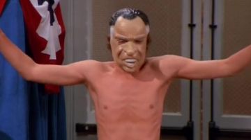 The mask of Richard Nixon of Eric Forman (Topher Grace) on That 70's Show S01E03