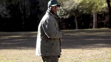 Le pantalon vert Carhartt de Walter (Marcus Henderson) dans Get Out