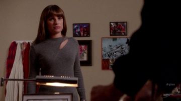 The gray sweater: Rachel Berry (Lea Michele) in Glee S06E05