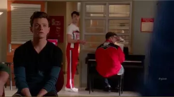 The sweat (black or blue) to Kurt Hummel (Chris Colfer) in Glee S06E06