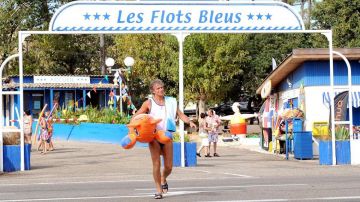 Les claquettes de Pa­trick Chi­rac (Franck Du­bosc) dans Cam­ping 2