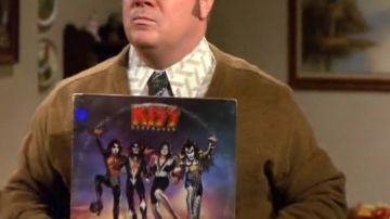 The vinyl disc 33 rpm Kiss seen in That 70's Show-S01E08