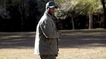 Le blouson kaki Carhartt C52 de Wal­ter (Mar­cus Hen­der­son) dans Get Out