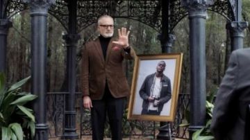 The blazer brown Dean Armitage (Bradley Whitford) in Get out
