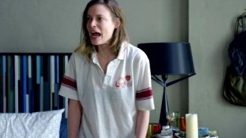 La lampe de table de Gillian Jacobs  dans Love