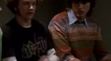 The t-shirt ACDC Hyde (Danny Masterson) on That 70's Show-S01E14