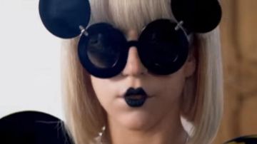 Les lunettes de soleil de Lady Gaga dans le clip Paparazzi