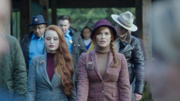 The blazer in wool J. Crew Penelope Blossom (Nathalie Boltt) in Riverdale S01E07