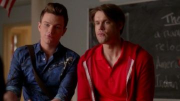 The shirt pattern spiders of Kurt Hummel (Chris Colfer) in Glee S06E07