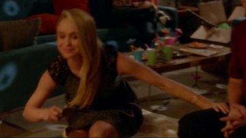 Vestido gris metalizado de Kitty Wilde (Becca Tobin) en Glee S06E07