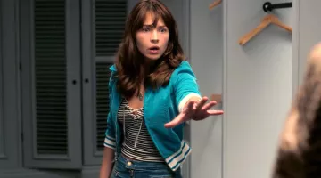 La marinera con cordones de Sophia Marlowe (Britt Robertson) en la temporada 1 de GirlBoss