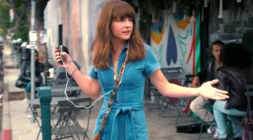 El traje de mezclilla vintage de Sophia Marlowe (Britt Robertson) en la temporada 1 de GirlBoss