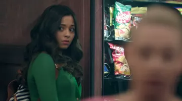 The green jacket J. Crew Ginger Lopez (Caitlin Mitchell-Markovitch) in Riverdale S01E07