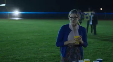 The vest blue J. Crew of Geraldine Grundy (Sarah Habel) in Riverdale S01E02