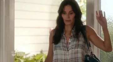 The shirt without sleeves plaid of Jules Cobb (Courtney Cox) Cougar Town S05E01