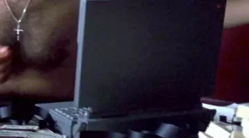 The Apple Powerbook 180 to Caesar (Joe Pantoliano) in Bound