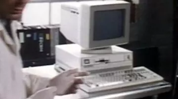 L'IBM PS/2 Model 50/70 du Dr Martin (Bill Pullman) dans Sanglante paranoïa