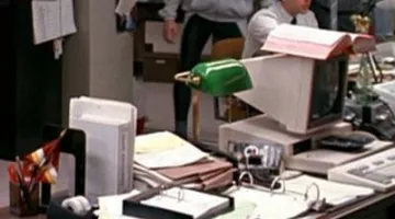 The computer AT&T PC 7300 seen in Broadcast News