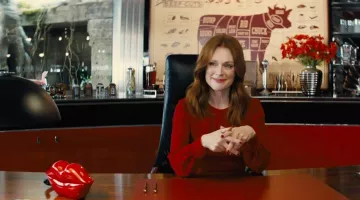 The phone in the shape of a mouth of Poppy (Julianne Moore) in Kingsman : The golden circle