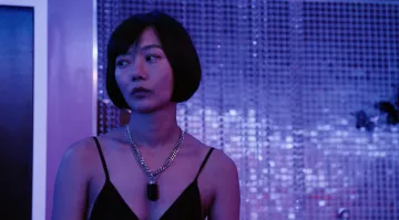 Le collier avec pendentif obus de Sun Bak (Bae Doona) dans Sense8 S02E08