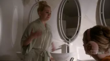 Chanel #3's (Billie Lourd) Perfume Chanel en Scream Queens S01E07