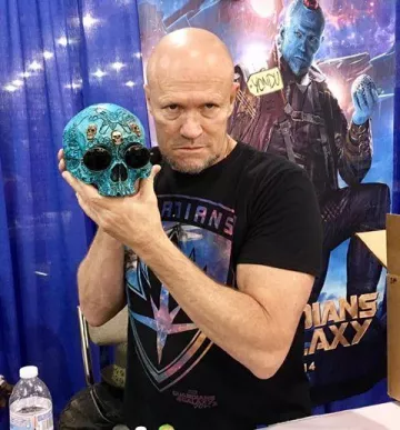 The t-shirt with logo "Ravage" of Michael Rooker for the promo of Guardians of the Galaxy Vol.2