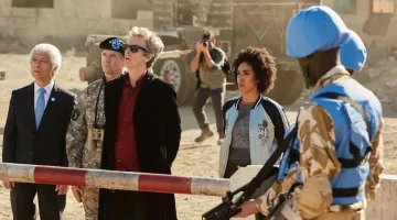 Le blouson Bomber Topshop brodé de Bill Potts (Pearl Mackie) dans Doctor Who S10E07