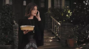 La jupe Topshop d'Aria Montgomery (Lucy Hale) dans Pretty Little Liars S7E05
