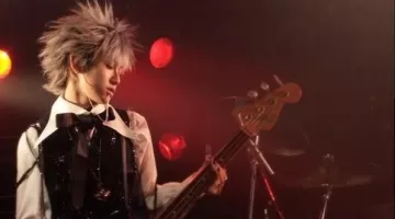 le collier de shin (Ken'ichi Matsuyama) dans Nana
