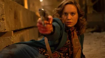 The scarf Justine (Brie Larson) in Free Fire