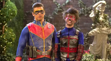 Traje de Captain Man usado por Raymond Manchester (Cooper Barnes) en la serie de televisión Henry Danger (Temporada 1)