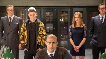 The dress laces blue Roxy (Sophie Cookson) in Kingsman : the Secret Service
