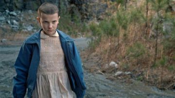 Chaqueta de Eleven (Millie Bobby Brown) en Stranger Things S01E04