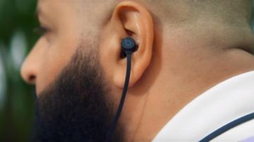 The headphones of DJ Khaled in the clip I'm the One ft. Justin Bieber @djkhaled