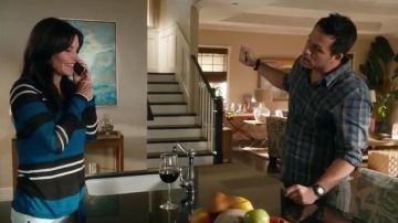 Le haut à rayures de Jules Cobb (Court­ney Cox) Cou­gar Town S05E08