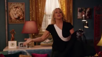 Le top Roland Mouret de Jacqueline Voorhees (Jane Krakowski) dans Unbreakable Kimmy Schmidt S03E13
