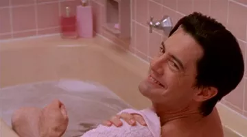 Bunny McDougal (Frances Sternhagen) Lancôme Miracle parfum dans le Sexe Et La Ville S04E09